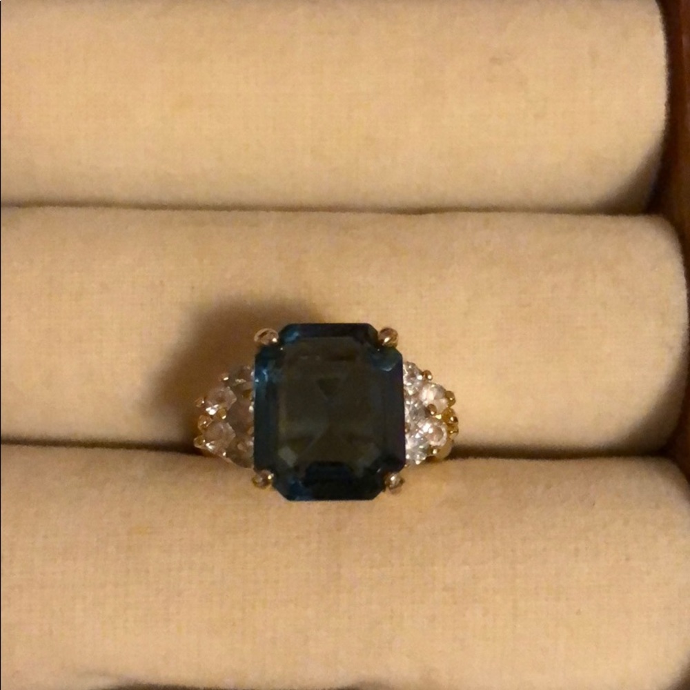 Sapphire like ring
